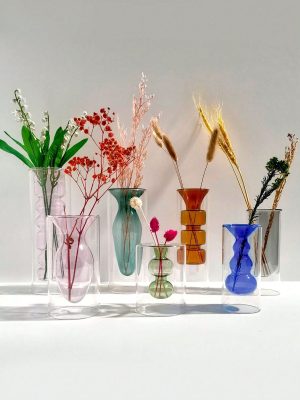 Lọ hoa thủy tinh có nhiều kiểu dáng, phù hợp với cá tính mạnh