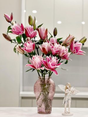 Lọ hoa thủy tinh tạo ra sự sang trọng